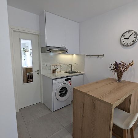 Modern & Cozy Studio W/ Backyard Near City Center Limassol Eksteriør billede
