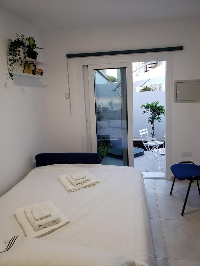 Modern & Cozy Studio W/ Backyard Near City Center Limassol Eksteriør billede