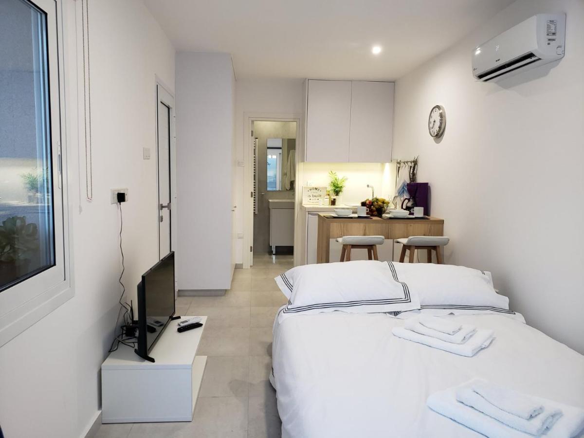 Modern & Cozy Studio W/ Backyard Near City Center Limassol Eksteriør billede