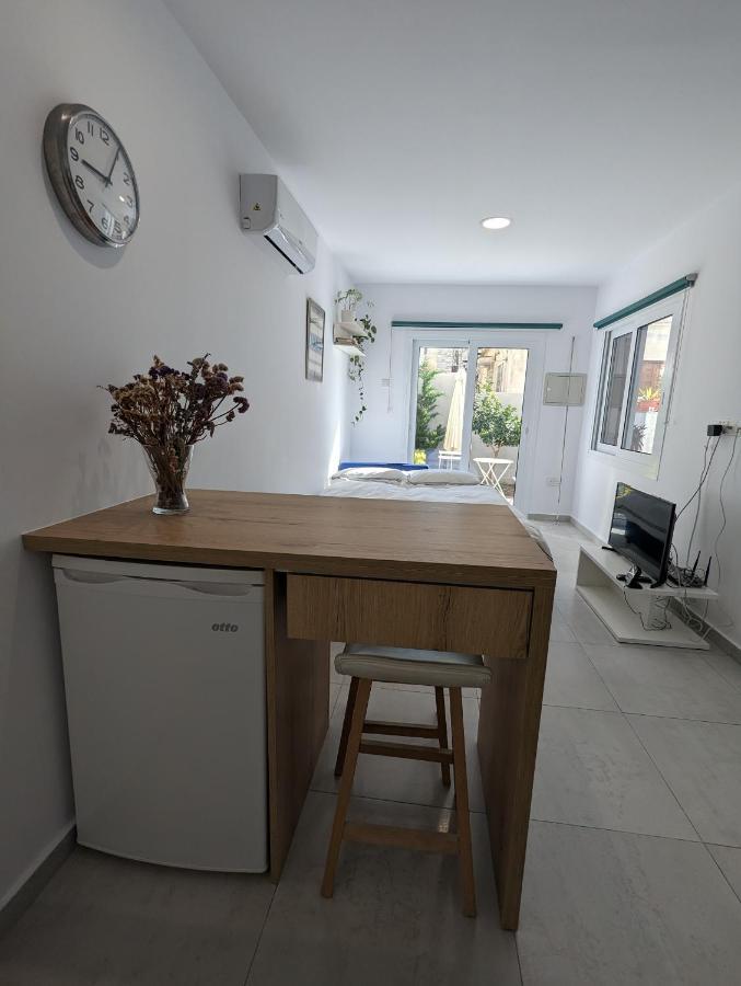 Modern & Cozy Studio W/ Backyard Near City Center Limassol Eksteriør billede
